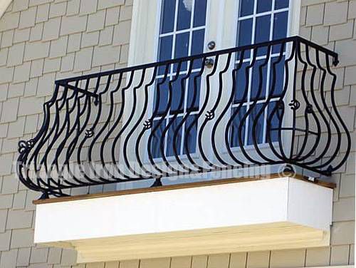 wrought iron balcony railing 