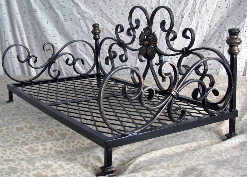 side view of iron pet bed